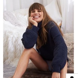 Aerie oversized navy sweater made for leggings